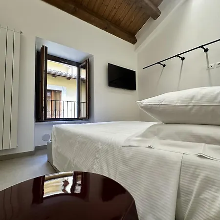 Ginevra Boutique - Palazzo Leosini - Residenze D'epoca * LʼAquila
