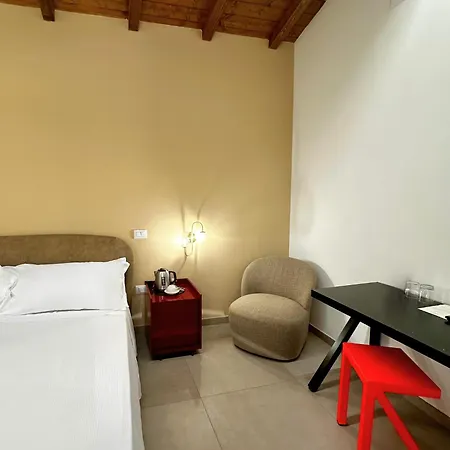 Diffuso Ginevra Boutique - Palazzo Leosini - Residenze D'epoca Hotel LʼAquila