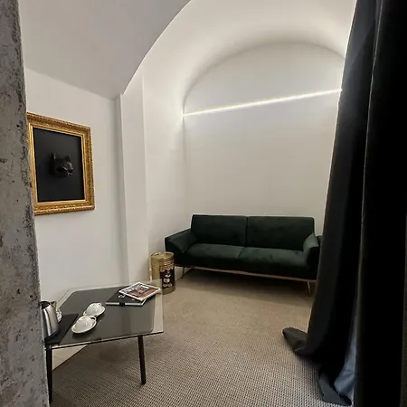 Diffuso Ginevra Boutique - Palazzo Leosini - Residenze D'epoca Hotel LʼAquila