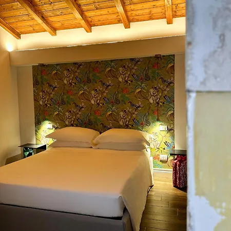 Ginevra Boutique - Palazzo Leosini - Residenze D'epoca Couette-café LʼAquila