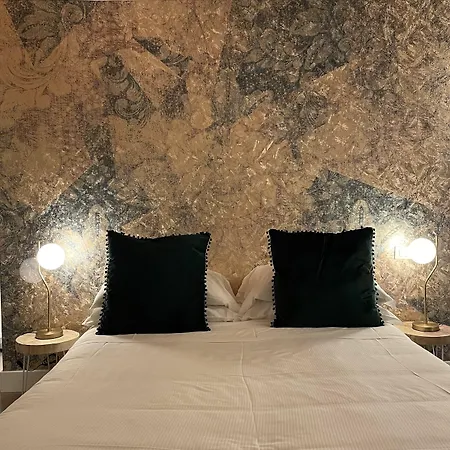 Ginevra Boutique - Palazzo Leosini - Residenze D'epoca Couette-café LʼAquila