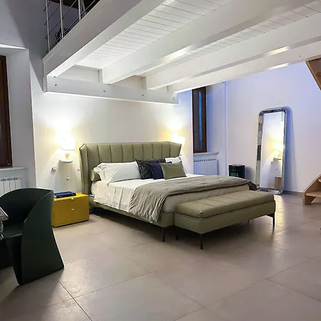 Diffuso Ginevra Boutique - Palazzo Leosini - Residenze D'epoca Hotel LʼAquila