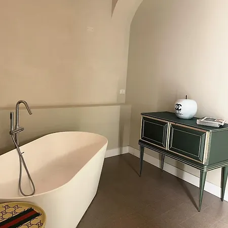 Diffuso Ginevra Boutique - Palazzo Leosini - Residenze D'epoca LʼAquila