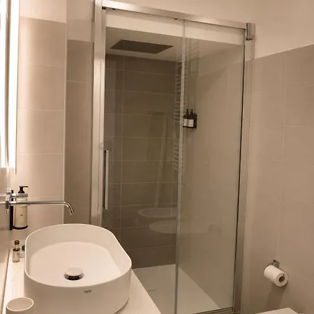 Diffuso Ginevra Boutique - Palazzo Leosini - Residenze D'epoca ל'אקווילה