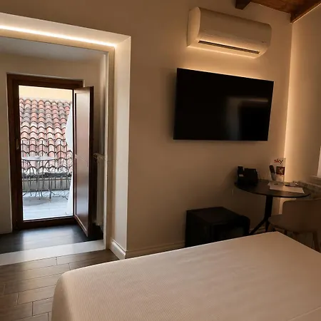 Diffuso Ginevra Boutique - Palazzo Leosini - Residenze D'epoca מלון ל'אקווילה