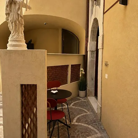 Diffuso Ginevra Boutique - Palazzo Leosini - Residenze D'epoca מלון ל'אקווילה