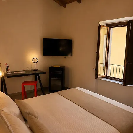 Diffuso Ginevra Boutique - Palazzo Leosini - Residenze D'epoca 4* ל'אקווילה