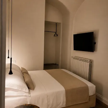 Diffuso Ginevra Boutique - Palazzo Leosini - Residenze D'epoca 4* ל'אקווילה