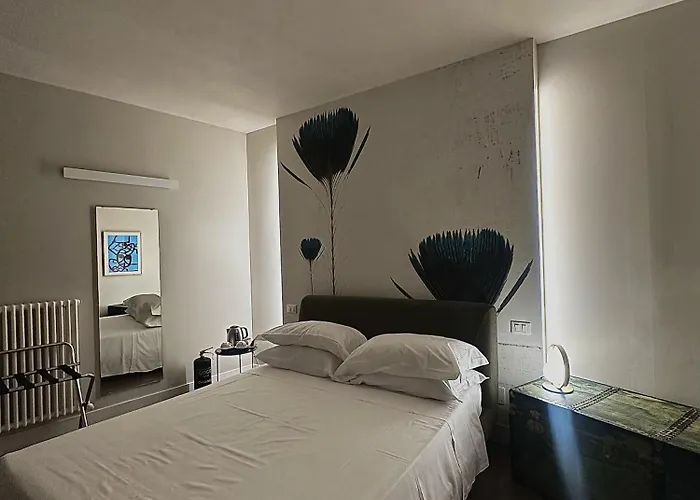 Diffuso Ginevra Boutique - Palazzo Leosini - Residenze D'epoca Hotel LʼAquila