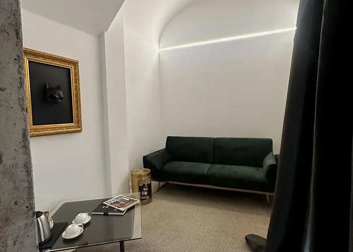 Diffuso Ginevra Boutique - Palazzo Leosini - Residenze D'epoca Hotel LʼAquila