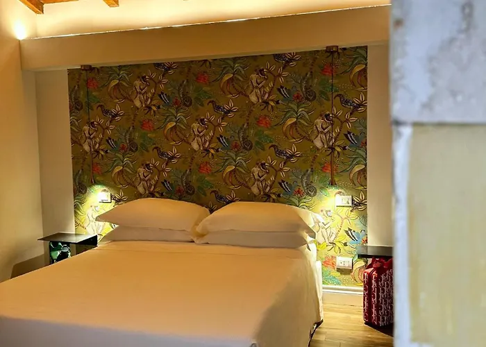 Diffuso Ginevra Boutique - Palazzo Leosini - Residenze D'epoca Hotel LʼAquila