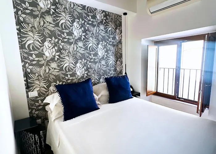 Diffuso Ginevra Boutique - Palazzo Leosini - Residenze D'epoca 4* LʼAquila